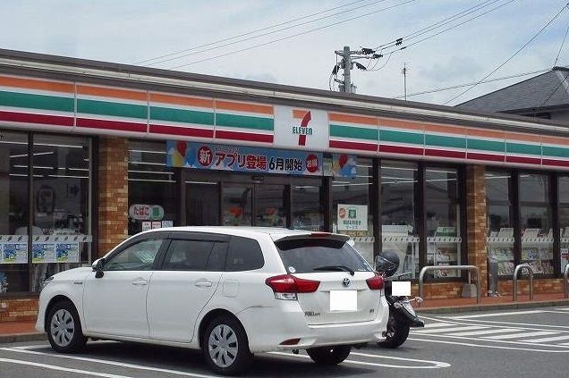 コンビニ　セブンイレブン（コンビニ）まで180m