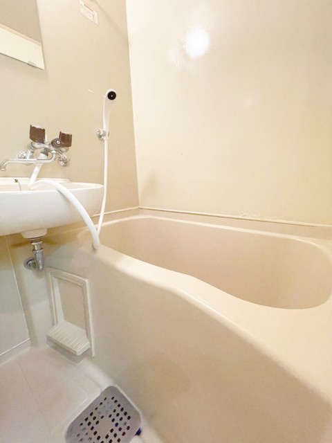 バス・シャワールーム　同型のお部屋となります