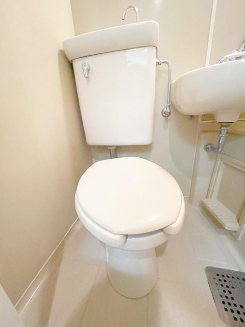 トイレ　同型のお部屋となります