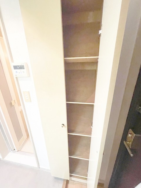 玄関　同型のお部屋となります