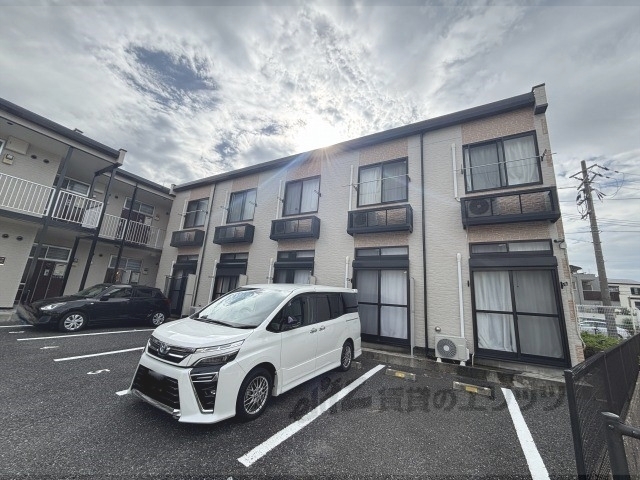 レオパレスカリヨ尼崎の外観写真
