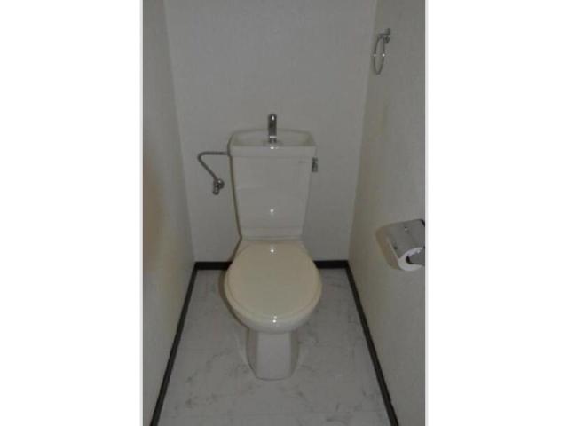 地下鉄東山線 藤が丘駅 徒歩14分 3階建 築34年のトイレ写真