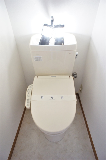 トイレ　白を基調とした空間で清潔感のあるトイレです♪