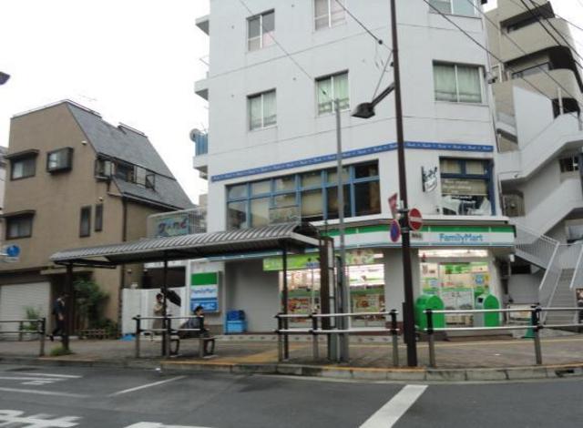 コンビニ　ファミリーマート（コンビニ）まで500m