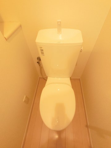 ＪＲ内房線 本千葉駅 徒歩3分 4階建 築13年のトイレ写真