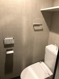 東京メトロ日比谷線 広尾駅 徒歩8分 10階建 築5年のトイレ写真