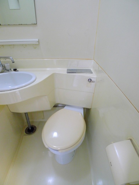 地下鉄名城線 久屋大通駅 徒歩3分 11階建 築46年のトイレ写真
