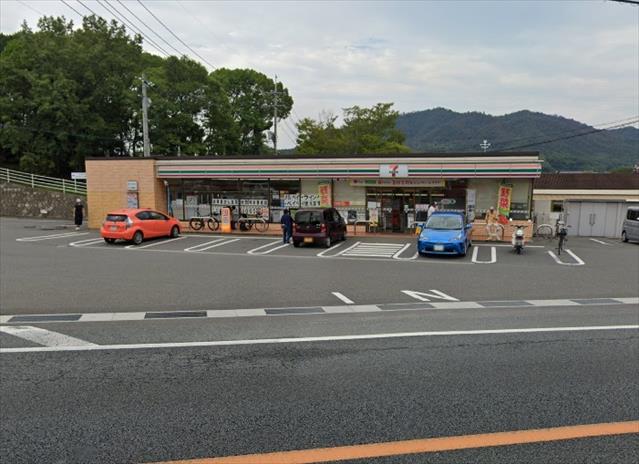 コンビニ　セブンイレブン（コンビニ）まで1186m