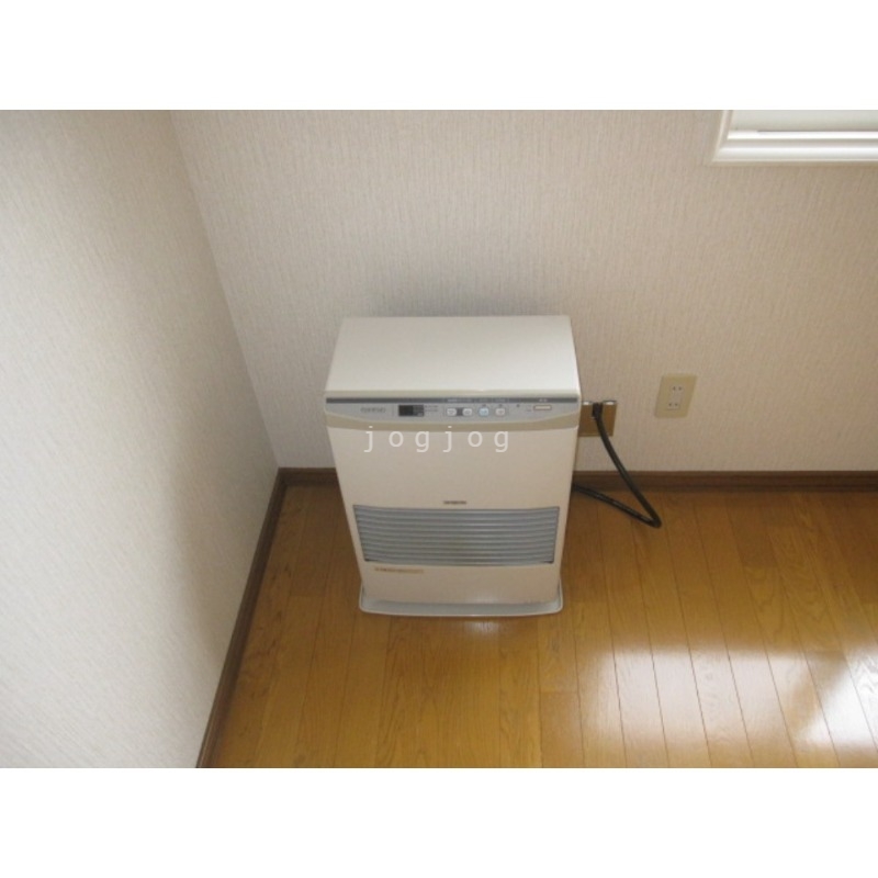 その他設備　冬はあったか石油ストーブです。