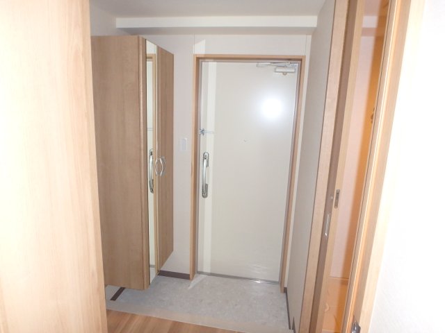 玄関　他のお部屋の参考写真となります。