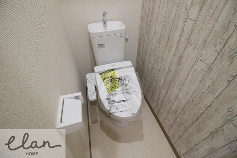 地下鉄千日前線 新深江駅 徒歩8分 3階建 築9年のトイレ写真