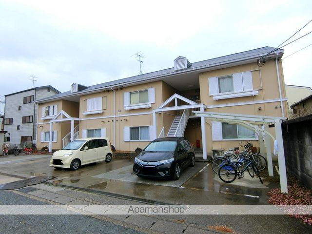 シャトヴェールA棟の外観写真