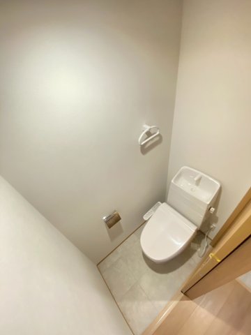 ＪＲ総武本線 東千葉駅 徒歩17分 3階建 築1年のトイレ写真