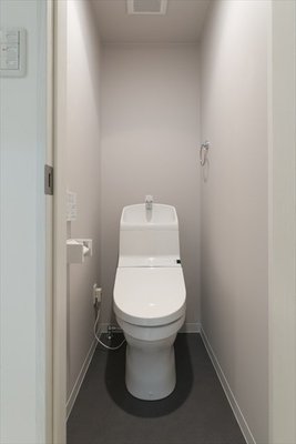 南海本線 堺駅 徒歩10分 2階建 築11年のトイレ写真