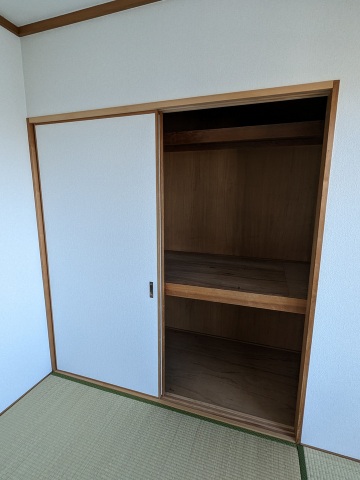 収納　押入