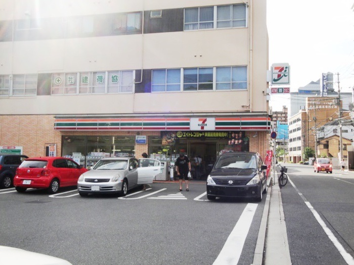 コンビニ　セブンイレブン広島横川新橋西店（コンビニ）まで550m