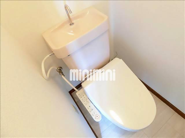 トイレ　温水洗浄便座付のトイレです。