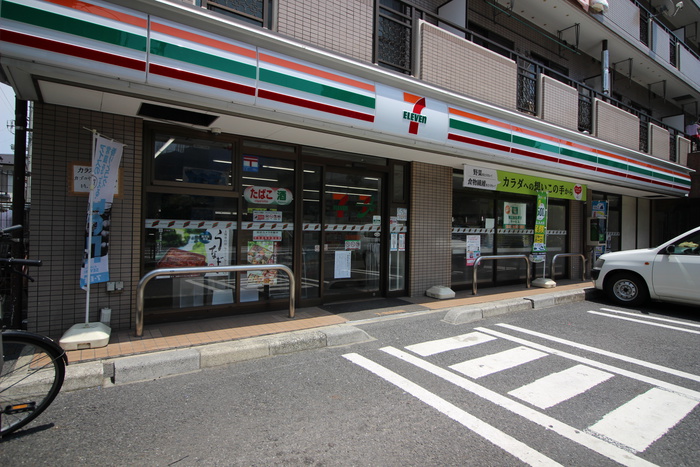 コンビニ　セブンイレブン（コンビニ）まで271m