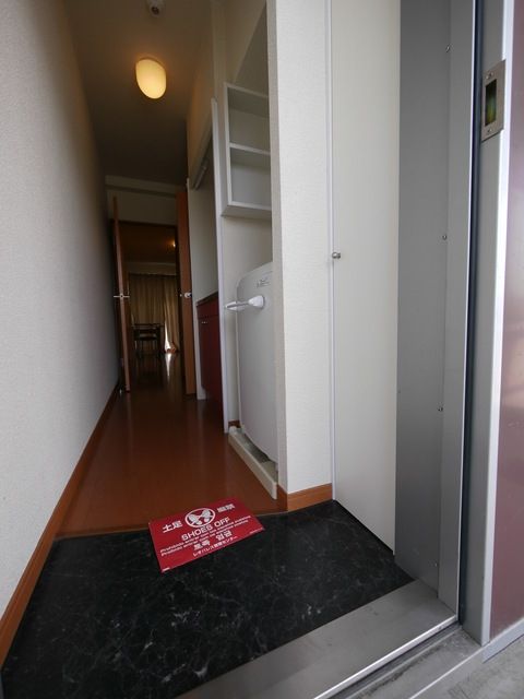ＪＲ高崎線 北本駅 徒歩23分 2階建 築23年の玄関写真