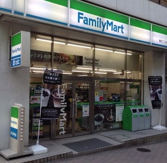 コンビニ　ファミリーマート麹町二丁目店（コンビニ）まで98m