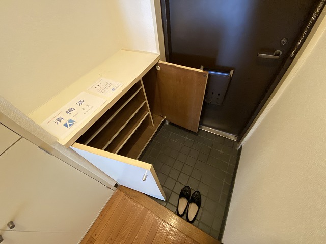 玄関　※別部屋参考写真
