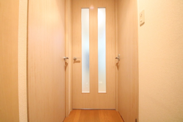 玄関　※写真は別室の参考写真です。現況優先。