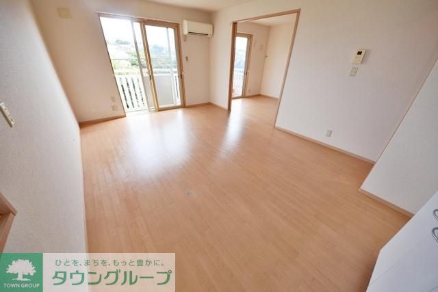 グランドソレーユの居間写真
