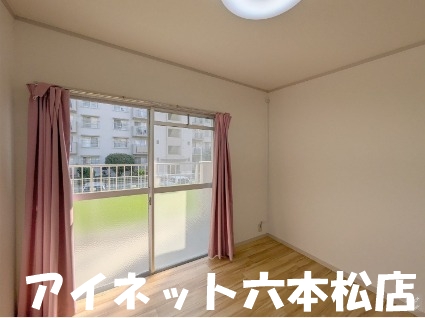その他　日当たりの良い洋室です
