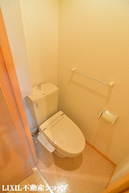 トイレ　温水洗浄暖房便座のトイレです。