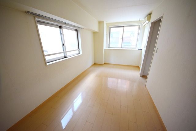 その他部屋・スペース　★★角部屋なので明るい室内★★