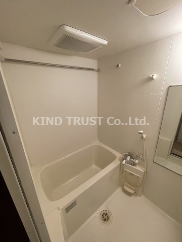 バス・シャワールーム　コンパクトで使いやすいお風呂です