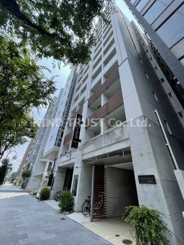 建物外観　収納もある玄関です