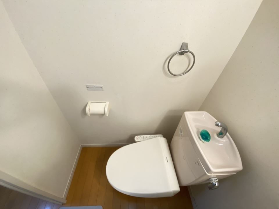 トイレ　温水洗浄便座付き☆