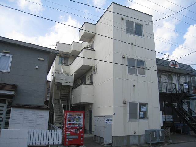 函館市深堀町のアパートの建物外観