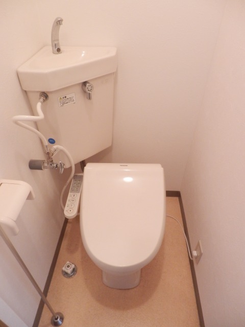 【札幌市白石区菊水三条のアパートのトイレ】