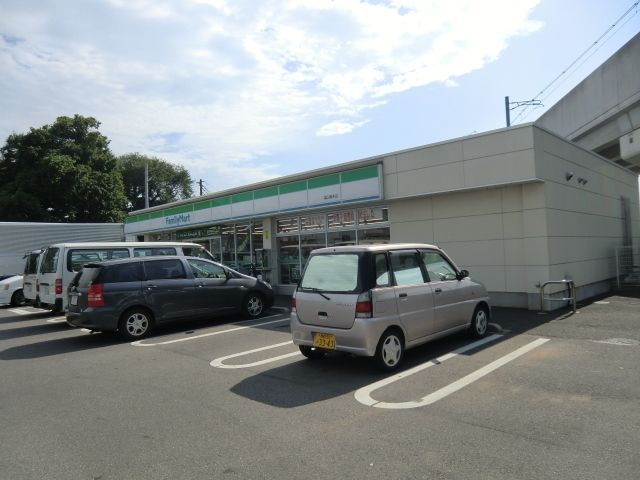 コンビニ　ファミリーマート（コンビニ）まで69m