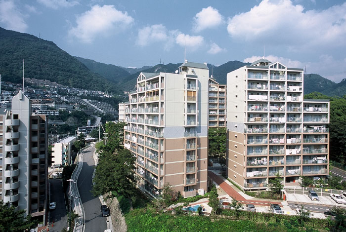 神戸市灘区六甲台町のマンションの建物外観