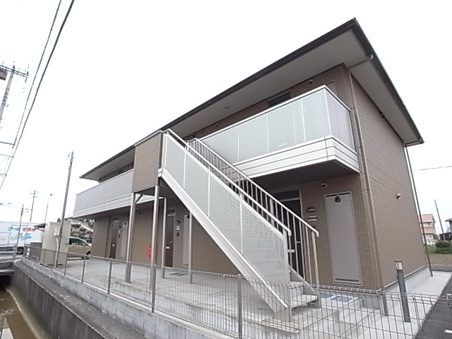 姫路市網干区津市場のアパートの建物外観