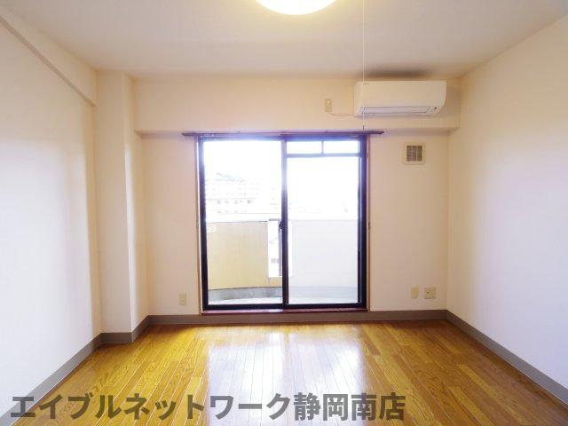 居室・リビング　使いやすい居間です