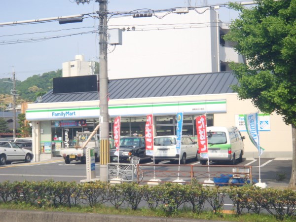 【ラバンクール銀閣寺のコンビニ】