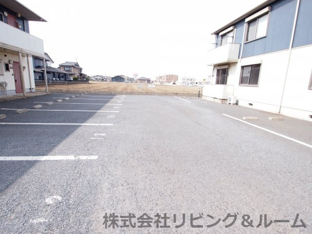 【パストラル・Ｆ棟の駐車場】