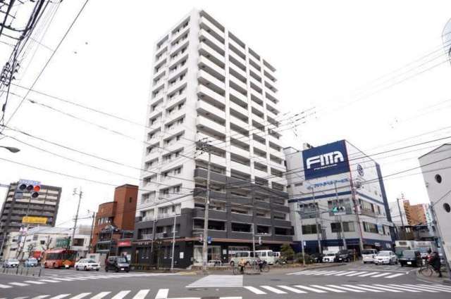 松山市宮西のマンションの建物外観