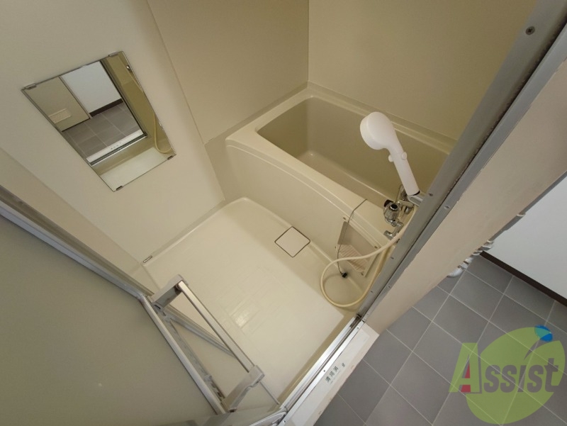 バス・シャワールーム　ユニットバスです。疲れを癒すのに欠かせませんね！