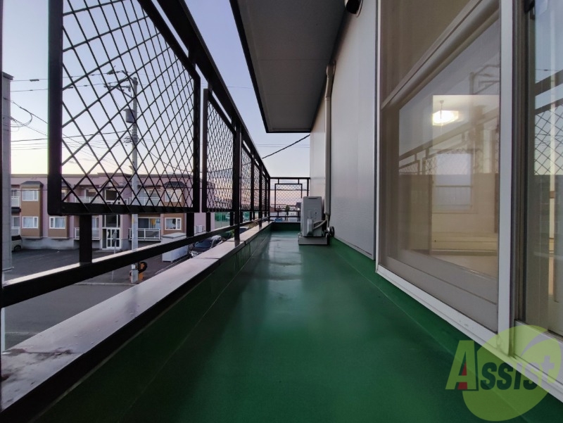 バルコニー　バルコニーが付いていますので一息ついてみてはいかがですか。