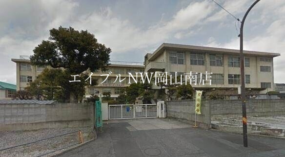 【岡山市北区津倉町のアパートの小学校】