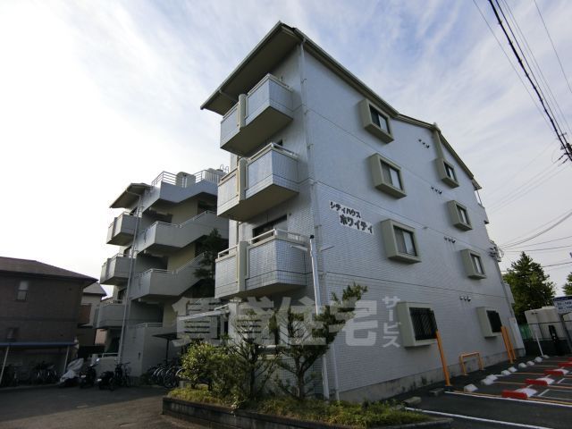 京都市南区久世中久世町３丁目のマンションの建物外観