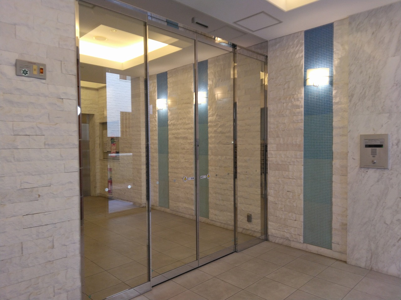 エントランス　エントランス