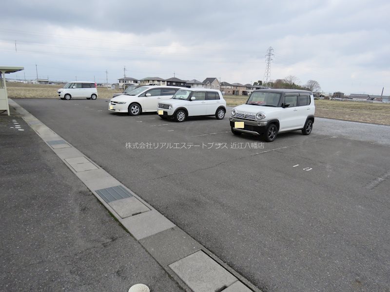 【グリーンコートIIの駐車場】