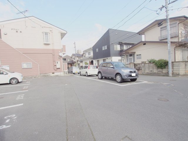 【広島市安佐南区川内のアパートの駐車場】