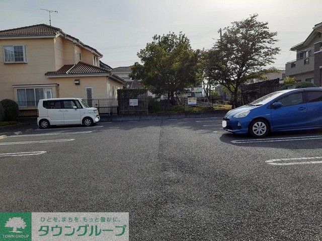 【日高市武蔵高萩のアパートの駐車場】